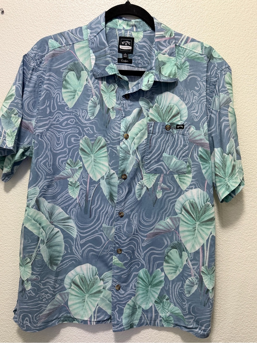 Billabong Gallery blue and green floral button down, men's small